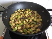 美味花生茄丁卤肉酱做法图解8)