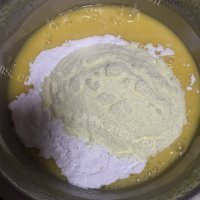 自制瓜子奶黄馅冰皮月饼做法图解13)
