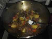 DIY牛肉炖土豆胡萝卜做法图解14)