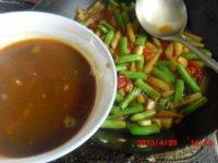 美味的土豆豆角焖面做法图解6)