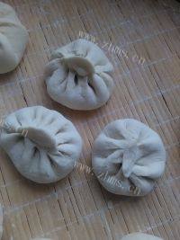 自制芹菜猪肉包做法图解9)
