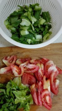 美味的番茄青菜面做法图解1)