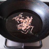 鲜甜的笋干菌菇汤的做法图解三