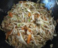 圆白菜炒饼做法图解13)