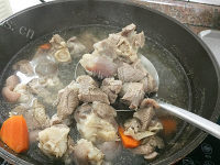 香喷喷的羊肉焖板栗做法图解3)