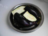 热腾腾的蒜香茄子做法图解1)