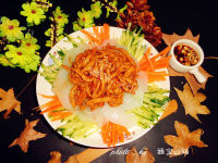 美味的肉丝拉皮
