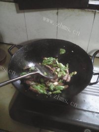 家常菜辣椒炒牛肉做法图解7)