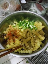 美味的孜然土豆条做法图解8)