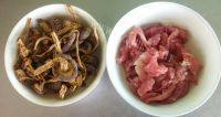 美味的茶树菇瘦肉汤做法图解1)