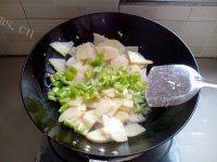 家常菜青椒炒土豆片做法图解4)
