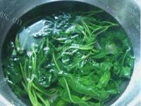 色泽不错的蒜茸空心菜做法图解3)