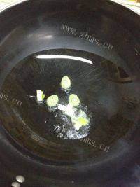 家常菜花菜炒腊肉做法图解5)