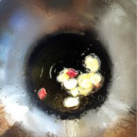 美味的酱炖鱼做法图解4)