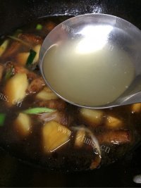 家常菜土豆红烧肉做法图解13)