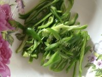 色香味俱全的青椒肉丝做法图解3)