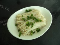美味的白灼金针菇做法图解7)