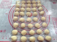 诱人的蛋黄酥做法图解16)