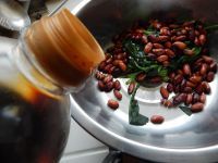 口感不错的菠菜拌花生米做法图解8)