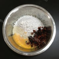 香喷喷的椰蓉开口酥做法图解3)