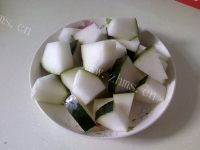 口感不错的冬瓜瘦肉汤做法图解3)