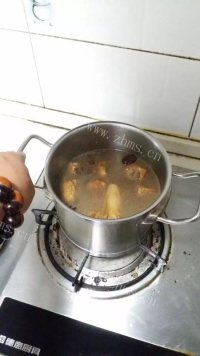美味的红烧排骨做法图解6)