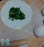 「营养美食」韭菜盒子做法图解9)