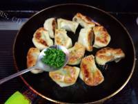 好吃的马兰头肉馅生煎馄饨做法图解12)
