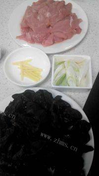 家常菜黑木耳炒肉做法图解1)