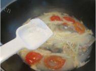 番茄鱼头汤的做法图解七