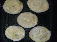 自制葱香发面饼做法图解9)