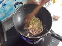 十分诱人的芹菜炒肉做法图解4)