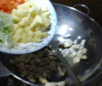 美味的鸡肉咖喱饭做法图解5)