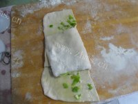 美味的葱花油饼做法图解9)