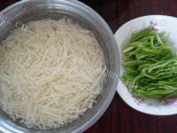 自己做的土豆丝卷饼做法图解2)