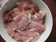 丝瓜炒肉片做法图解2)