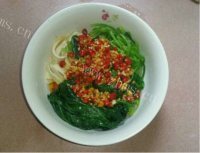 美味的酸辣菠菜面做法图解5)