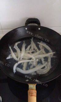好喝的银鱼豆皮汤做法图解2)