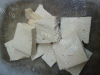 美味的鱿鱼膏酱豆腐做法图解3)