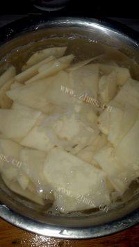 健康的土豆炒洋葱做法图解2)