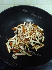 自制芹菜豆干肉丝做法图解2)