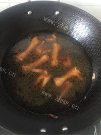 红烧凤爪做法图解5)