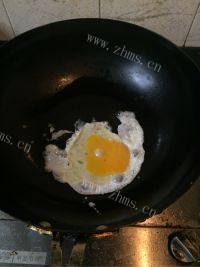 美味的煎荷包蛋做法图解2)