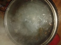 美味的粉丝肉片汤做法图解1)