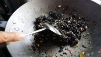 自制芝麻核桃糖做法图解7)