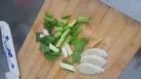 美味的蒜苗蘑菇炒肉做法图解2)