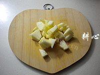 鲜榨苹果菠萝汁做法图解2)