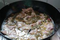 家常菜香辣酸菜肉片做法图解8)