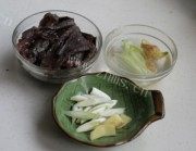 好好眉毛丸子烧海参做法图解1)