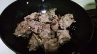 美味啤酒烧羊蝎子做法图解4)